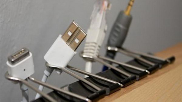 3-keep-cords-with-binder-clips